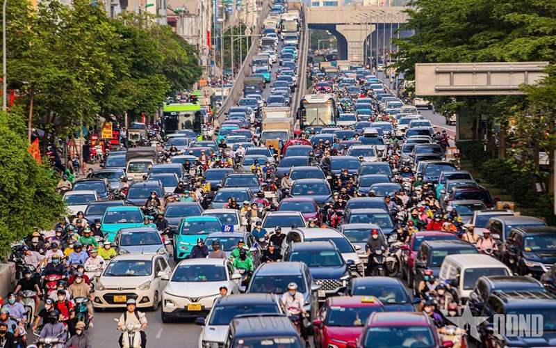 An toàn giao thông: Thực hiện đồng bộ, quyết liệt giải pháp hạn chế ùn tắc giao thông
