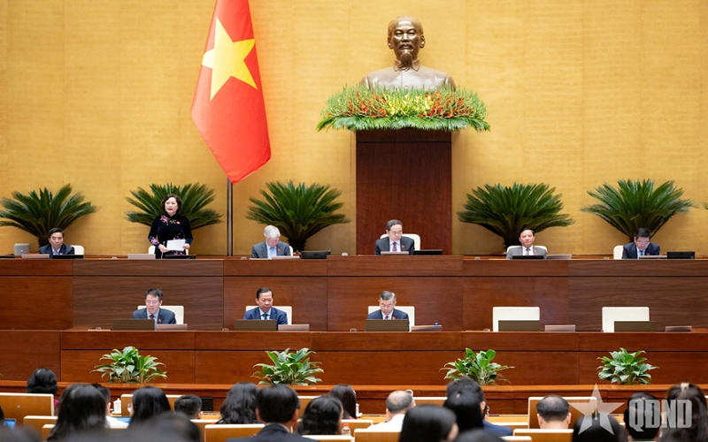 Bộ trưởng Nông nghiệp và Môi trường giải trình Quốc hội: Tiếp tục tái cơ cấu nông nghiệp theo hướng xanh