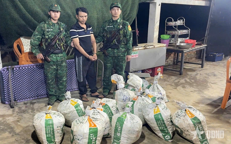 Quảng Ngãi: Bắt giữ đối tượng vận chuyển trái phép thuốc nổ