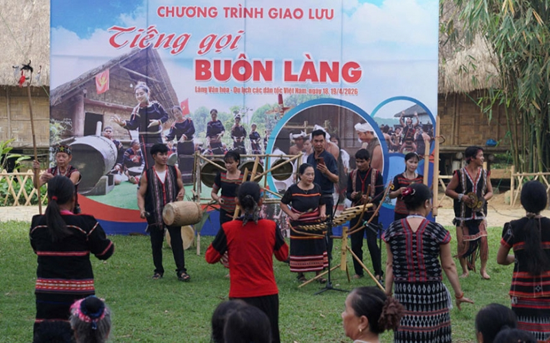 Định vị bản sắc văn hóa các dân tộc Việt Nam trong dòng chảy hội nhập