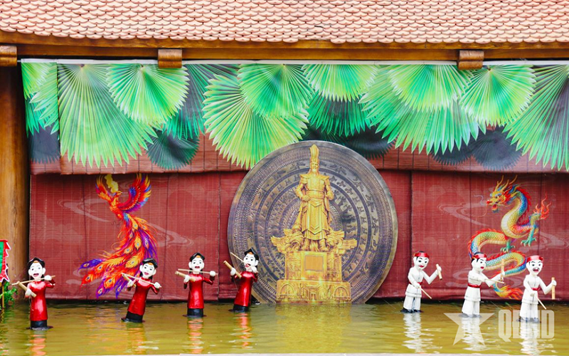 Múa rối nước hút du khách tại Lễ hội Đền Hùng