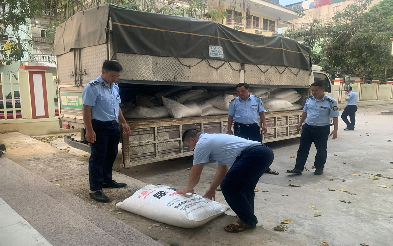 Tuyên Quang: Phát hiện phương tiện vận chuyển hàng hóa có dấu hiệu hàng nhập lậu.