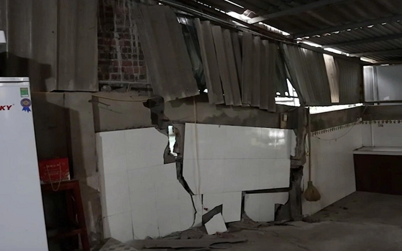 Phú Thọ: Khẩn trương sơ tán dân do sạt lở nghiêm trọng tại khu Phú Hà, phường Phong Châu