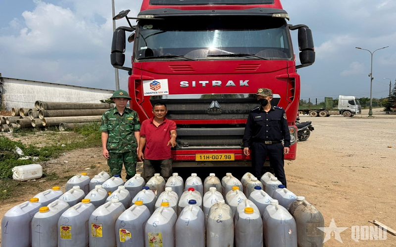 Bộ đội Biên phòng TP Đà Nẵng bắt giữ vụ vận chuyển dầu diesel qua biên giới