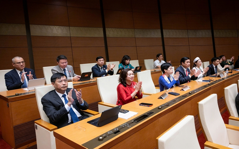 Quốc hội thông qua quy định về ngưỡng doanh thu không phải nộp thuế