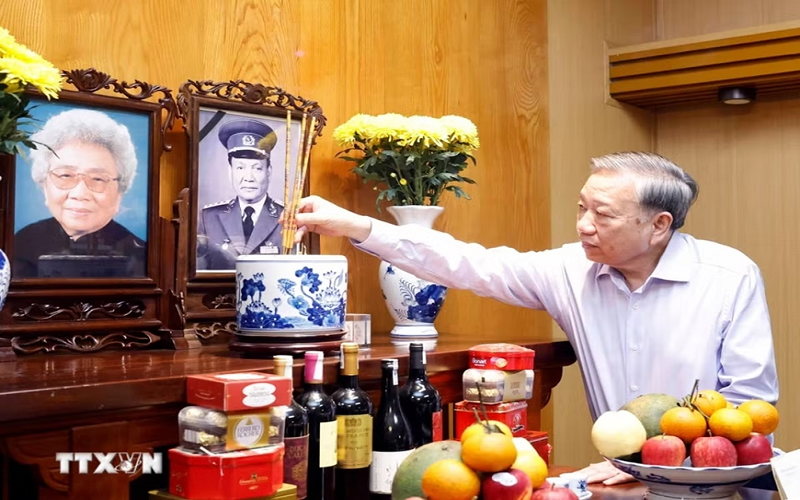 Tổng Bí thư, Chủ tịch nước Tô Lâm dâng hương tưởng nhớ các đồng chí lãnh đạo tiền bối