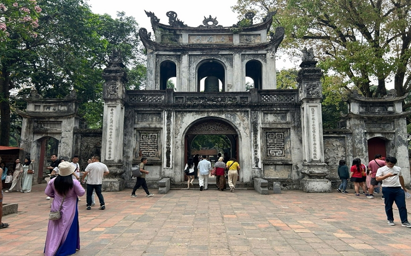 Các di tích, danh thắng ở Hà Nội hút khách dịp nghỉ lễ Giỗ Tổ Hùng Vương