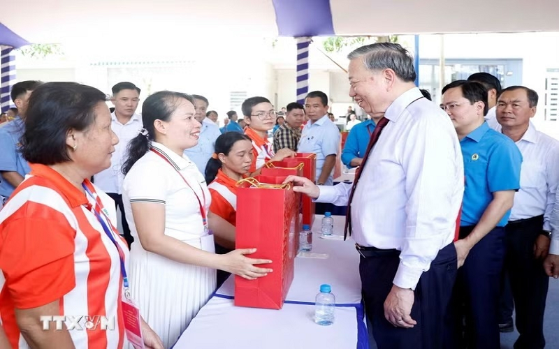 Tổng Bí thư, Chủ tịch nước Tô Lâm: Công nhân phải được sống trong những điều kiện ngày càng tốt hơn