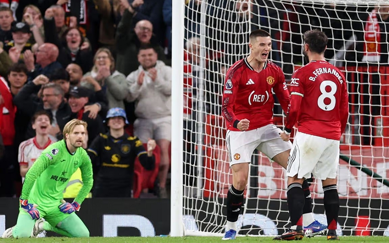 Tin thể thao (28-4): Thắng kịch tính Brentford, MU leo lên Top 3