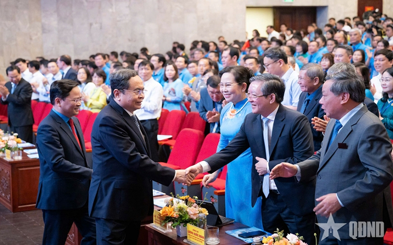 Chủ tịch Quốc hội Trần Thanh Mẫn dự Lễ kỷ niệm 140 năm Ngày Quốc tế Lao động và tuyên dương Chủ tịch công đoàn cơ sở xuất sắc