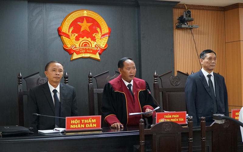 Tuyên phạt Nguyễn Đình Thắng 11 năm tù về tội "Khủng bố"