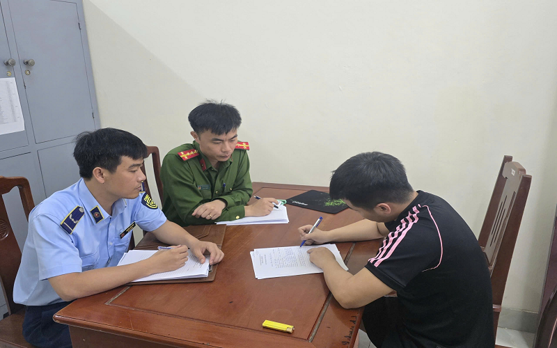 Đội Quản lý thị trường số 2 xử phạt 15 triệu đồng đối với 01 cá nhân thu phí trông giữ xe sai quy định tại khu du lịch Sầm Sơn