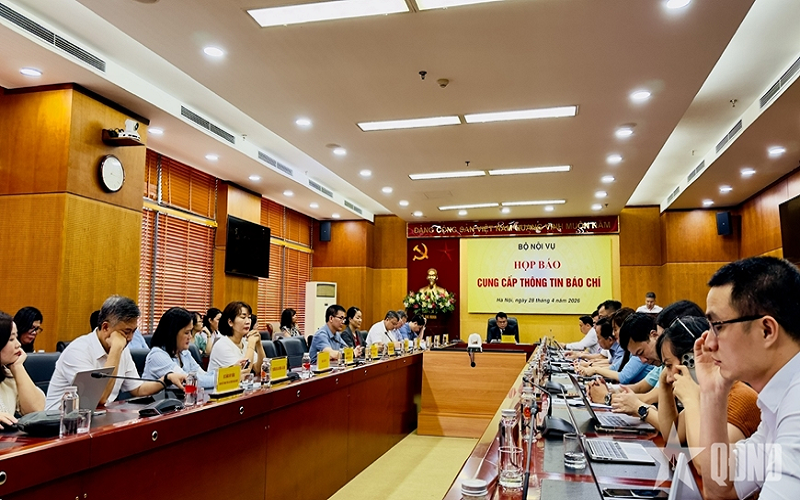 Bộ Nội vụ sẽ tiếp tục tham mưu sắp xếp tổ chức bên trong các bộ, ngành, địa phương