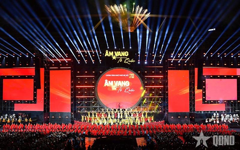 Hơn 40.000 khán giả mãn nhãn với với đại nhạc hội “Âm vang Tổ quốc”