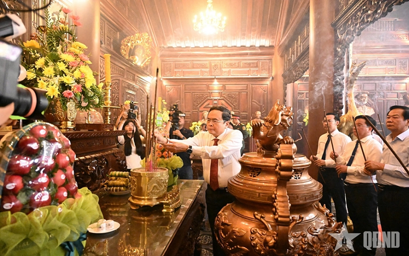 Chủ tịch Quốc hội Trần Thanh Mẫn tri ân các Anh hùng liệt sĩ, người có công tại tỉnh An Giang