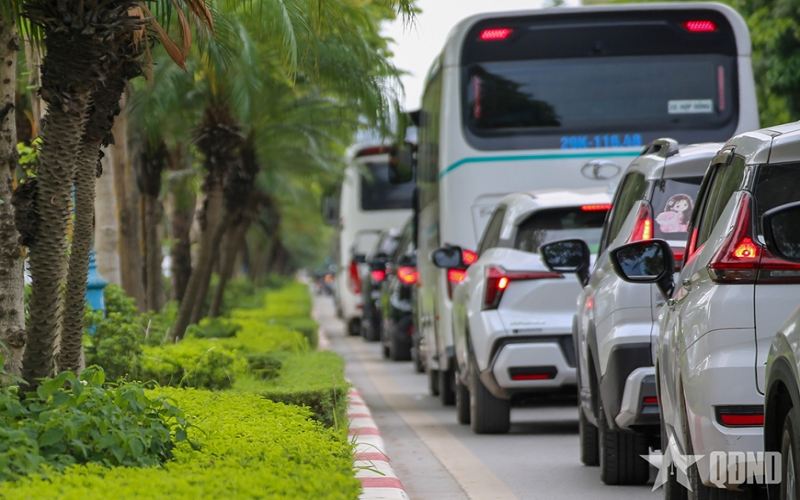 Dòng xe rời Thủ đô, giao thông cửa ngõ phía Đông thông suốt