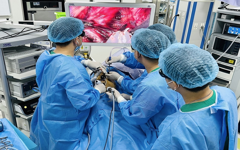 Bệnh viện K: Phẫu thuật thành công hai trường hợp ung thư thực quản phức tạp bằng phương pháp mổ nội soi 3D