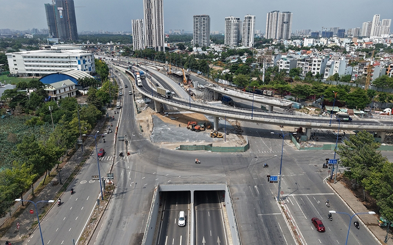 TP Hồ Chí Minh triển khai loạt giải pháp cấp bách, quyết tâm đạt tăng trưởng 2 con số