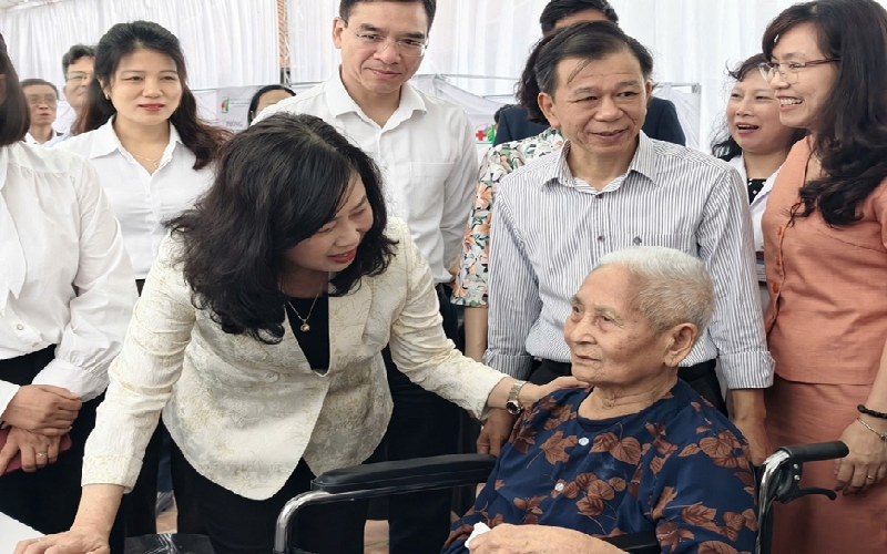 Hàng nghìn người dân Hải Phòng được khám bệnh miễn phí