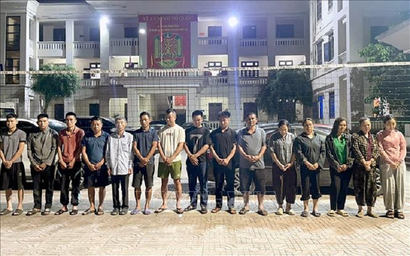 Nghệ An: Triệt phá tụ điểm đánh bạc trong rừng, bắt 16 đối tượng