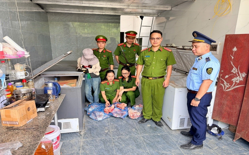 Đội QLTT số 10: Triển khai quyết liệt, phát hiện nhiều vụ việc trong tháng hành động vì vệ sinh an toàn thực phẩm