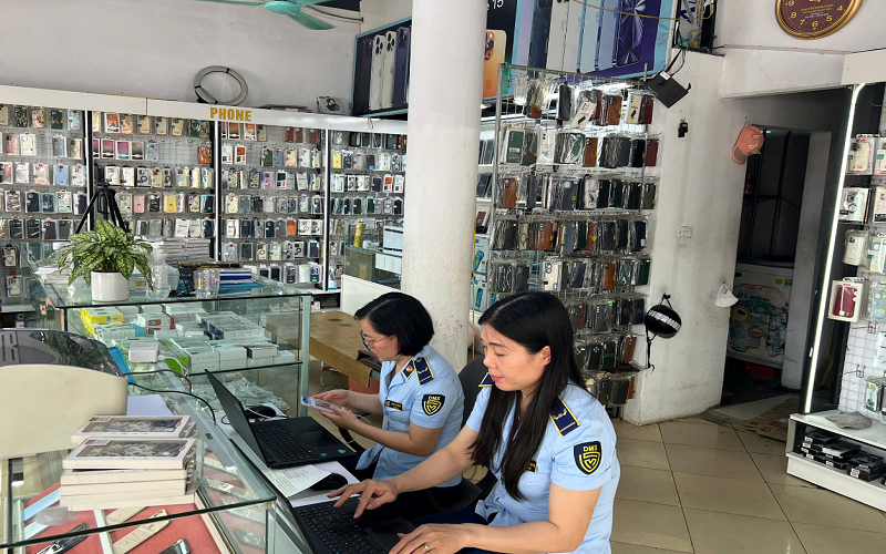 Hà Nội đồng loạt kiểm tra, tạm giữ nhiều hàng hóa có dấu hiệu giả mạo nhãn hiệu