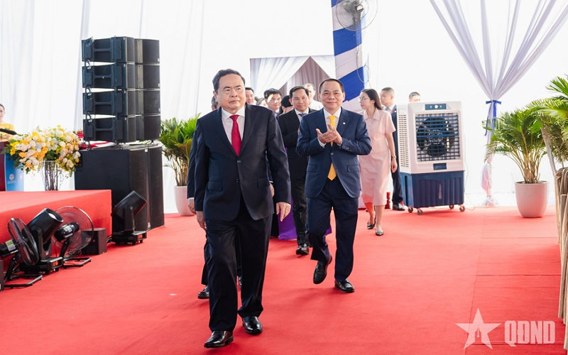 Chủ tịch Quốc hội Trần Thanh Mẫn dự lễ khởi công Dự án trục không gian Quốc lộ 1A