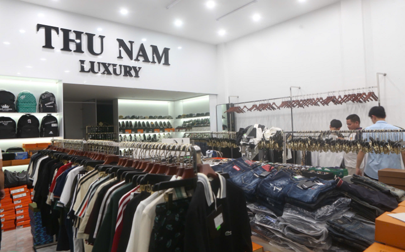 Hà Nội: Phát hiện gần 1.800 sản phẩm thời trang nghi giả mạo nhãn hiệu nổi tiếng