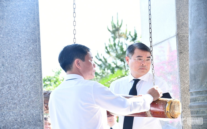 Thủ tướng Lê Minh Hưng dự Lễ truy điệu và an táng hài cốt liệt sĩ tại Quảng Trị
