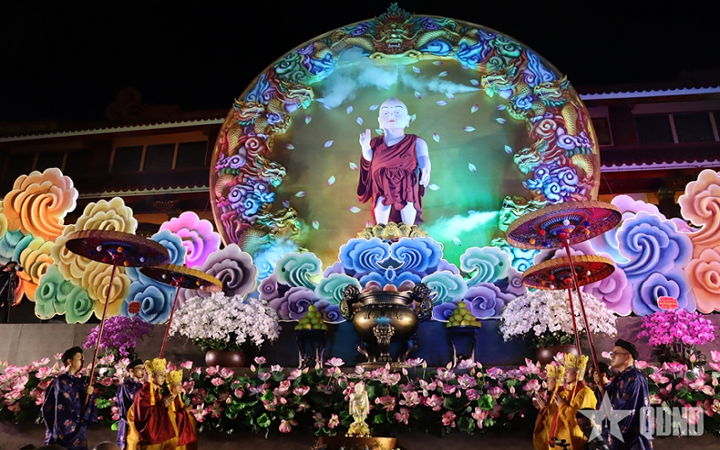 TP Hồ Chí Minh: Lễ rước kiệu hoa mừng Đại lễ Phật đản