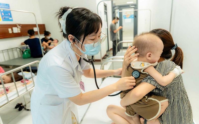 Các bệnh viện Hà Nội tăng cường phòng, chống nắng nóng cho người bệnh