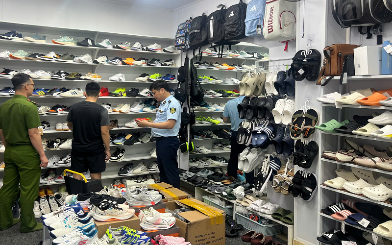 Chi cục QLTT Hưng Yên chuyển hồ sơ 5 vụ có dấu hiệu hình sự sang Công an tỉnh