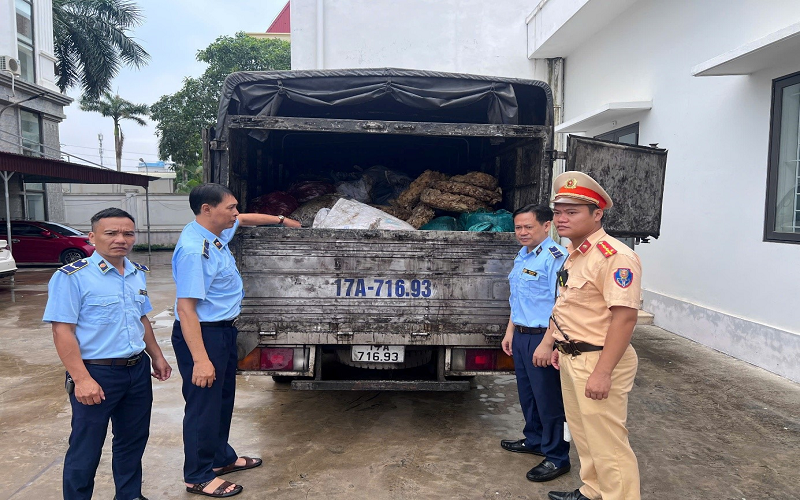 Hưng Yên: Đội QLTT số 4 phát hiện, xử lý kịp thời hơn 2 tấn tóp mỡ động vật không rõ nguồn gốc xuất xứ
