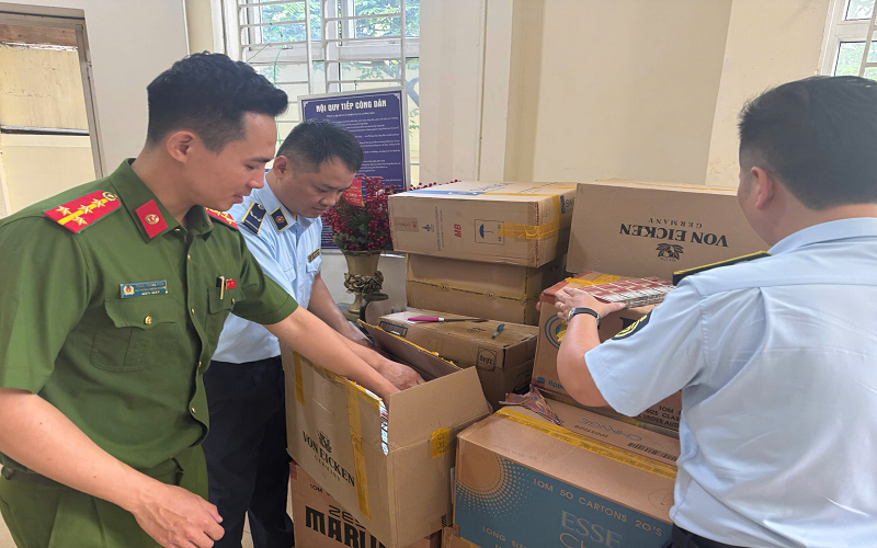 Quản lý thị trường thành phố Hà Nội: kiểm tra, phát hiện gần 8.300 bao thuốc lá nhập lậu, chuyển hồ sơ sang cơ quan Công an xử lý