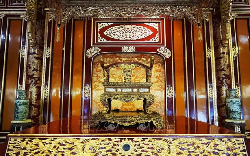 Đưa Bảo vật quốc gia ngai vua triều Nguyễn trưng bày tại Điện Thái Hòa