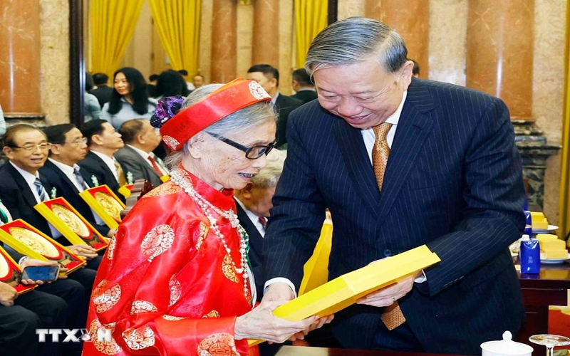 Tổng Bí thư, Chủ tịch nước Tô Lâm: Khơi dậy tinh thần "Tuổi cao - Gương sáng" trong giai đoạn phát triển mới