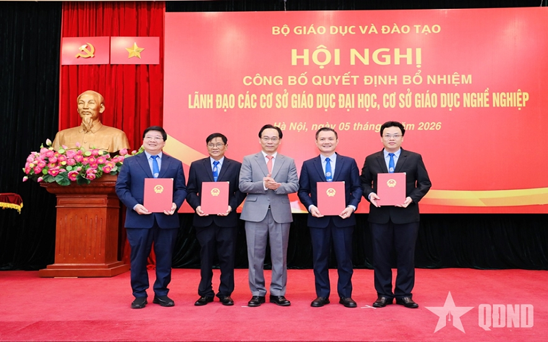 Công bố loạt quyết định bổ nhiệm lãnh đạo cơ sở giáo dục đại học, giáo dục nghề nghiệp trực thuộc