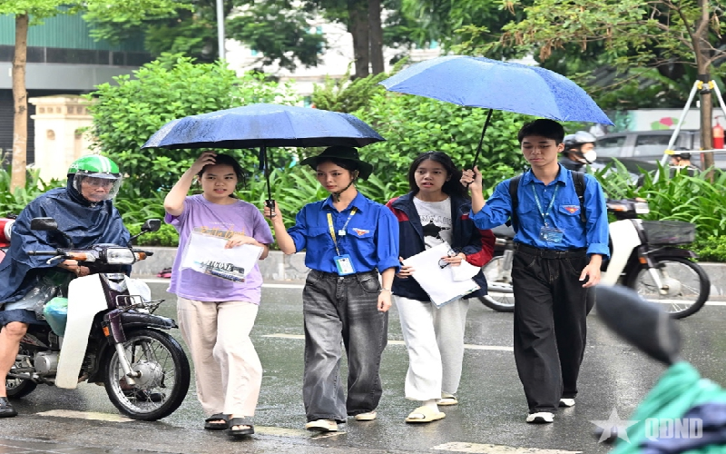 Thí sinh làm bài thi cuối cùng Kỳ thi tốt nghiệp THPT năm 2026