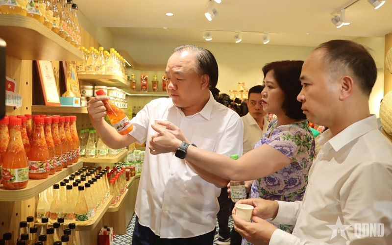 Trợ lực cho hàng Việt Nam