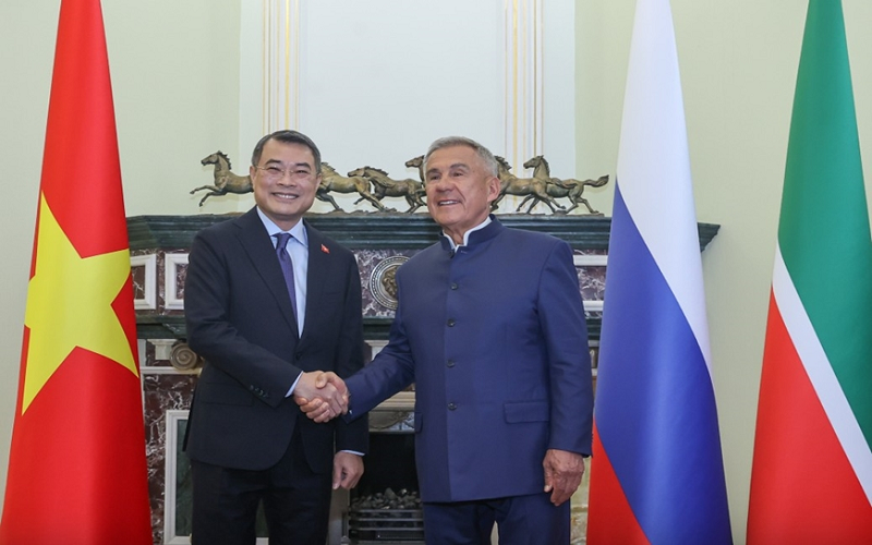 Thủ tướng Lê Minh Hưng gặp Người đứng đầu Cộng hòa Tatarstan (Liên bang Nga)