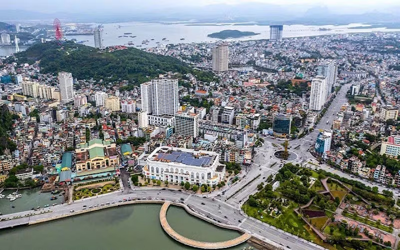 Quảng Ninh phấn đấu trở thành trung tâm dịch vụ, du lịch quốc tế