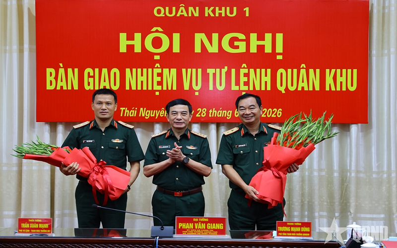 Đại tướng Phan Văn Giang chủ trì Hội nghị bàn giao nhiệm vụ Tư lệnh Quân khu 1