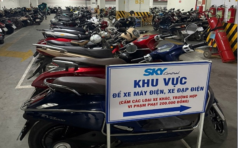 Bố trí khu vực riêng cho xe điện trong chung cư: Cần cơ chế hỗ trợ phù hợp, bảo đảm tính khả thi