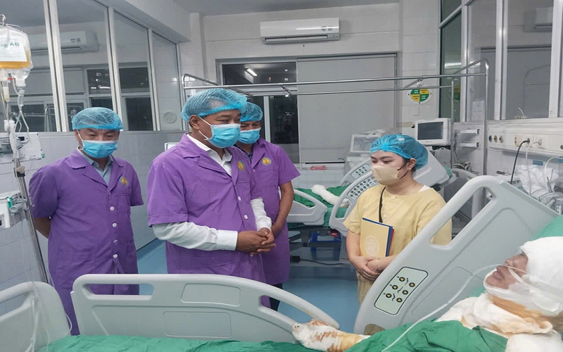 Lãnh đạo Sở Y tế Hà Nội thăm hỏi, hỗ trợ gia đình các nạn nhân vụ cháy ở phường Kiến Hưng