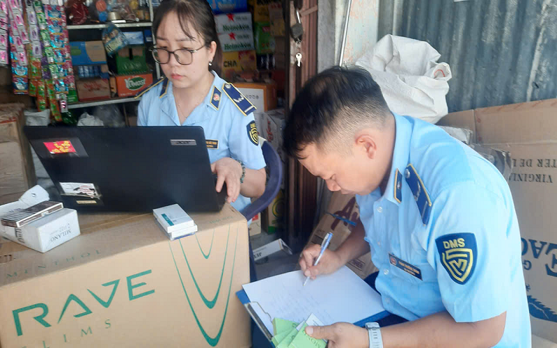 Đội Quản lý thị trường số 4 kiểm tra, phát hiện 02 cơ sở kinh doanh thuốc lá điếu nhập lậu
