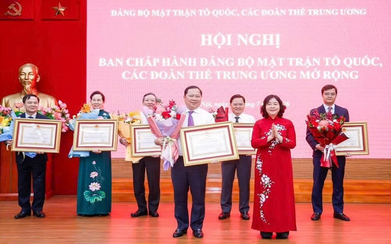 Đồng chí Bùi Thị Minh Hoài: Tổ chức bộ máy các hội bảo đảm tinh gọn, đúng tôn chỉ, mục đích