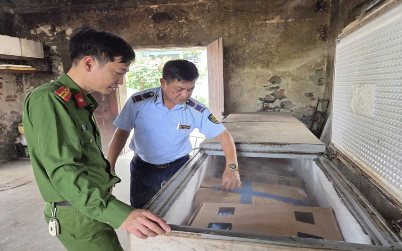 Đội Quản lý thị trường số 10 tăng cường kiểm tra, xử lý vi phạm về an toàn thực phẩm