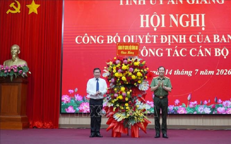 Trung tướng Đinh Văn Nơi giữ chức Phó bí thư Tỉnh ủy An Giang, kiêm Bí thư Đảng ủy đặc khu Phú Quốc