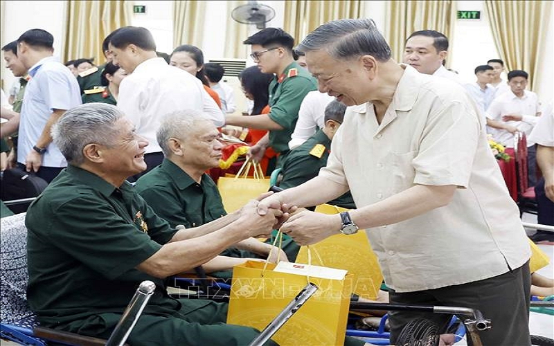 Tổng Bí thư, Chủ tịch nước Tô Lâm thăm Trung tâm Điều dưỡng thương binh Thuận Thành (tỉnh Bắc Ninh)