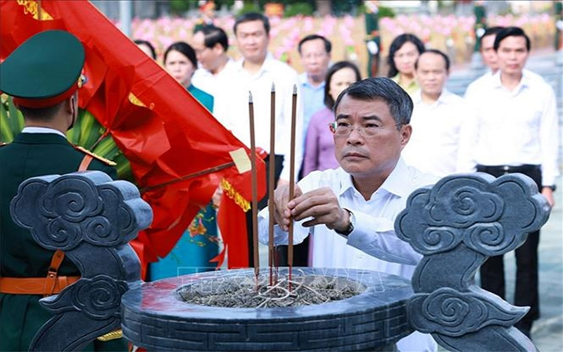 Thủ tướng Lê Minh Hưng tri ân các anh hùng liệt sĩ tại tỉnh Lạng Sơn
